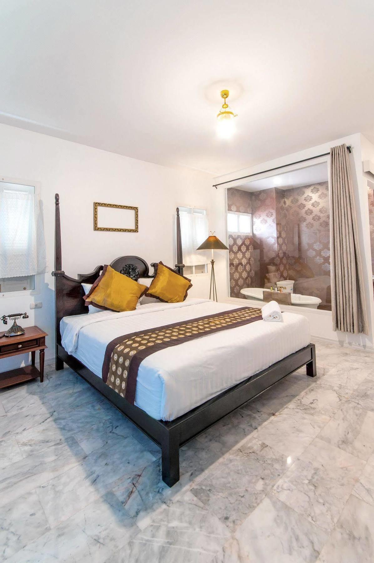 Dharasom' S Colonial House Hotel Bangkok Bagian luar foto
