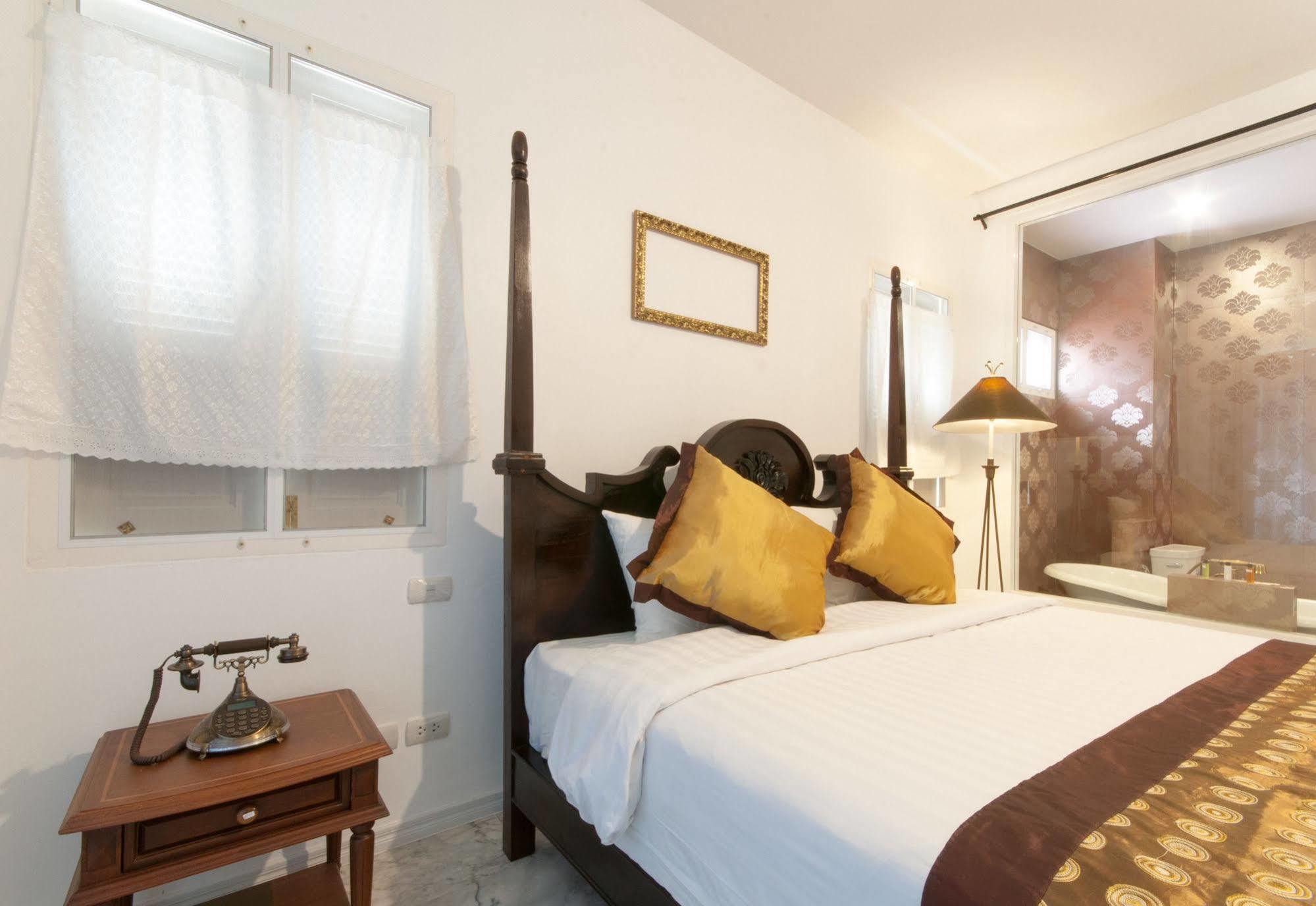 Dharasom' S Colonial House Hotel Bangkok Bagian luar foto