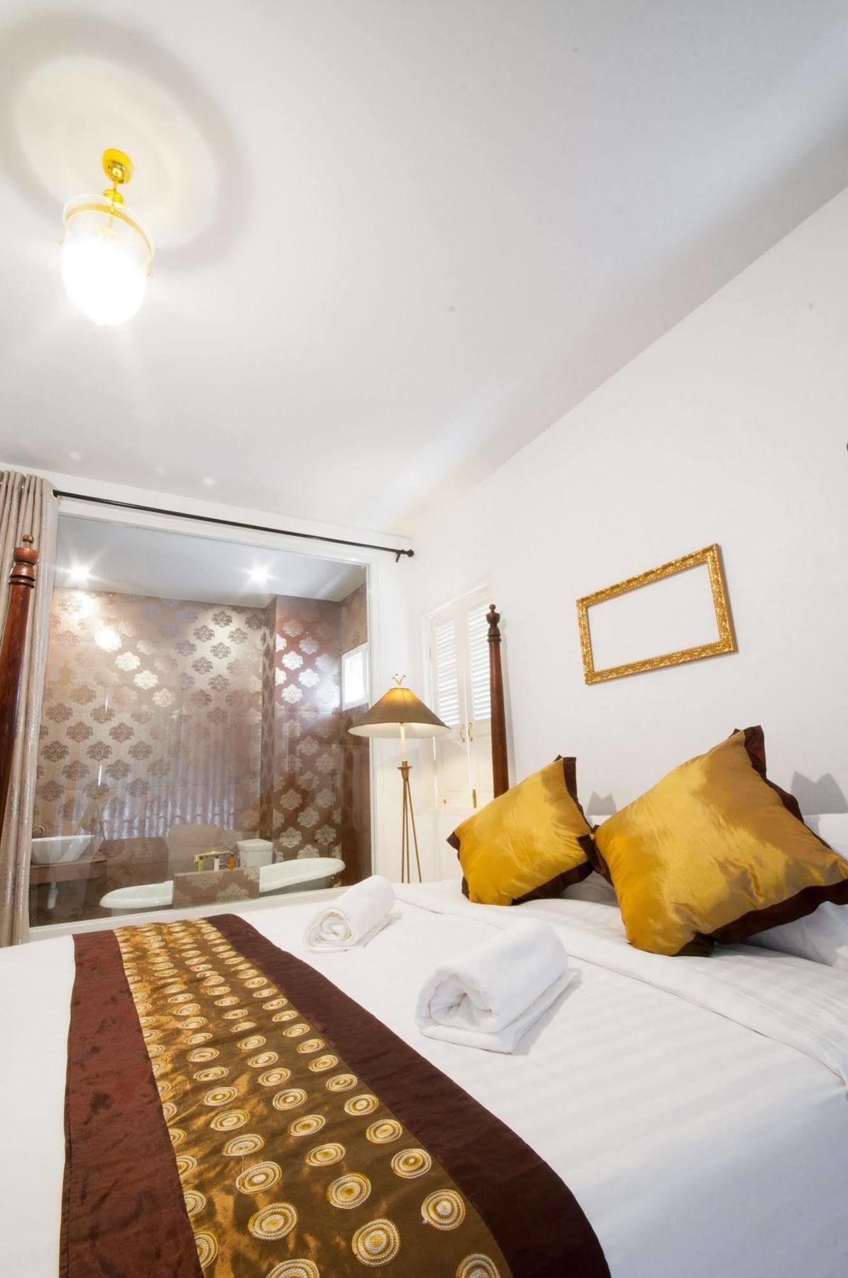 Dharasom' S Colonial House Hotel Bangkok Bagian luar foto