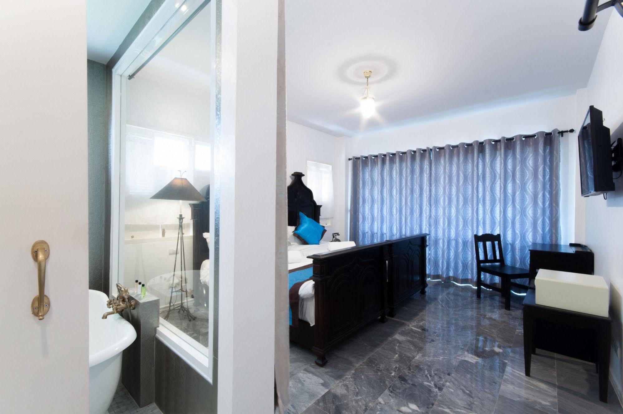 Dharasom' S Colonial House Hotel Bangkok Bagian luar foto