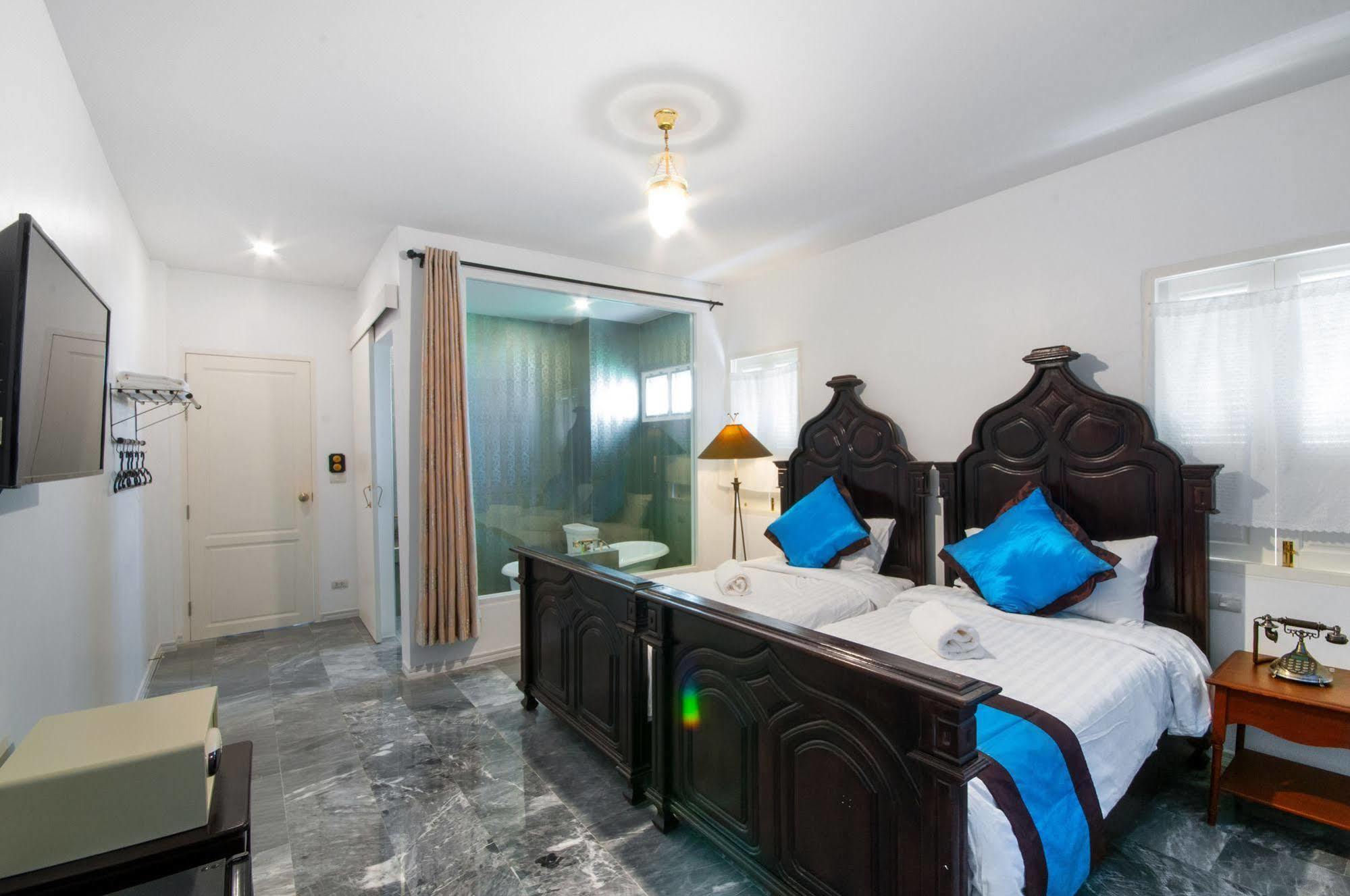 Dharasom' S Colonial House Hotel Bangkok Bagian luar foto