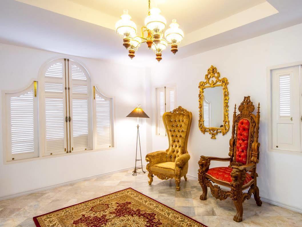 Dharasom' S Colonial House Hotel Bangkok Bagian luar foto